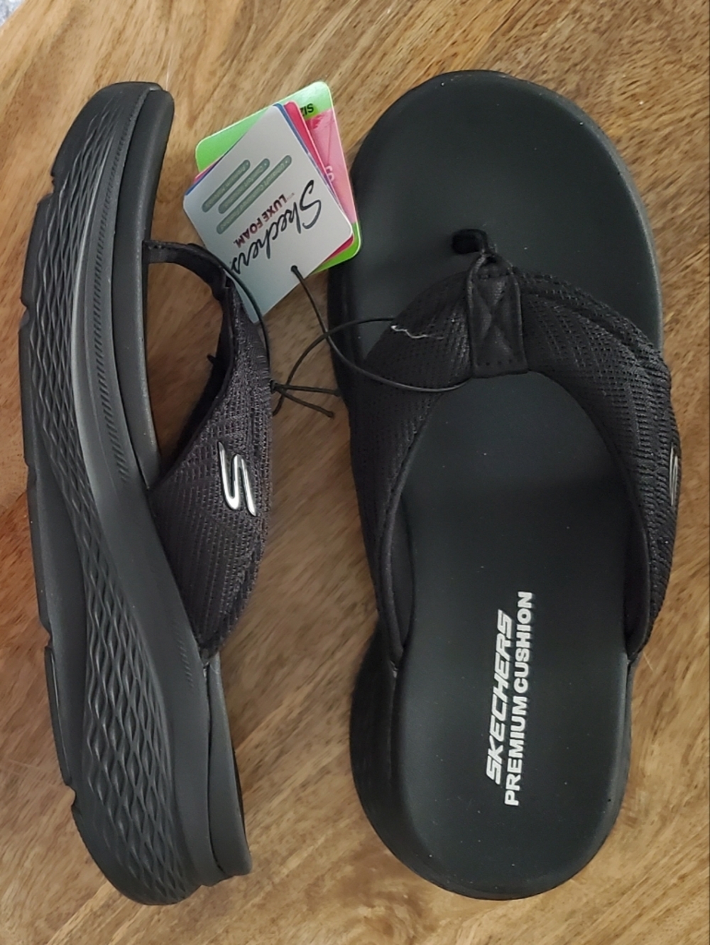 New Women's 7 Skechers Luxe Foam Black Platform Flip Flops Sandals